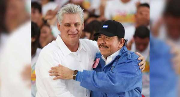 Díaz-Canel y Daniel Ortega se abrazan