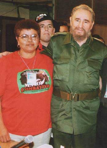Milagros Rivera, junto a Fidel en el año 2000 (foto de la entrevistada)
