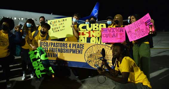 Llegada a La Habana de la caravana Pastores por la Paz
