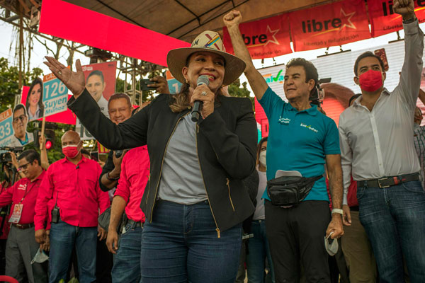 La ganadora en urnas Xiomara Castro se describe feminista, antipatriacal, revolucionara e incluyente. (usip.org)